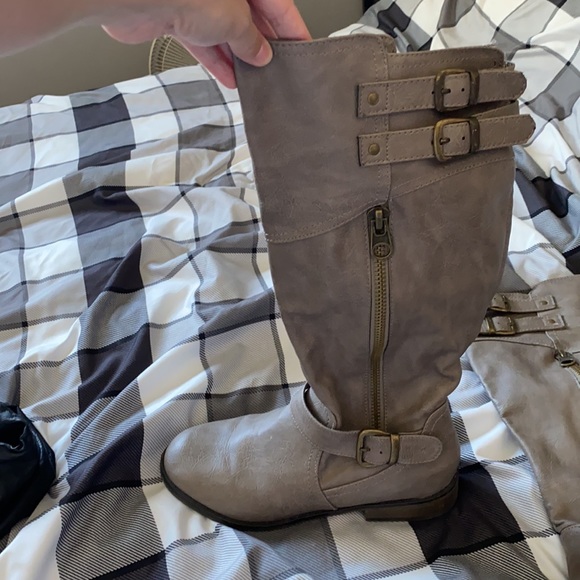 *SOLD* Boots - Picture 4 of 5